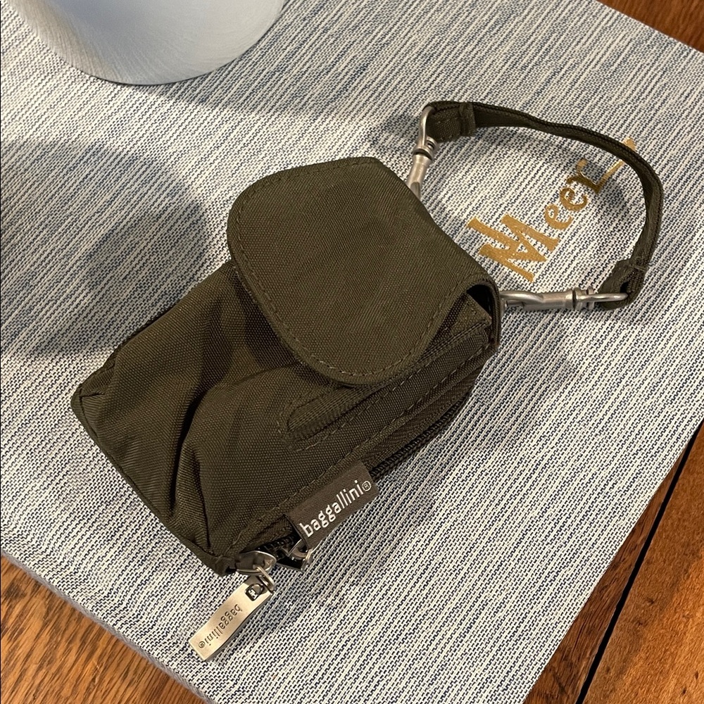 Baggallini RFID Bryant Pouch Crossbody – Olive Green
